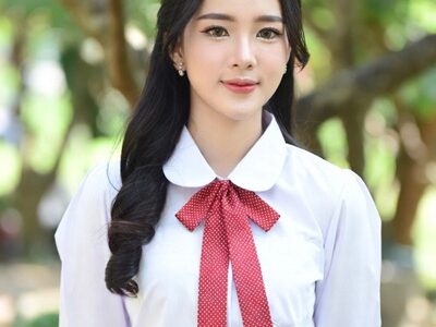 น้องมิ้นท์ ปี 1 คณะศิลปกรรม ม.ดังลำปาง โดนพี่คณะเดียวกันพาไปถ่ายรูปแล้วเย็ดกันในป่าหลังมอ